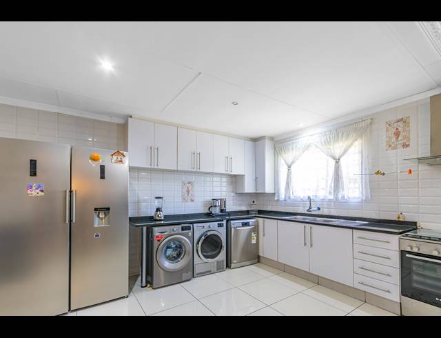 4 BEDROOM HOUSE FOR SALE IN BOSKRUIN